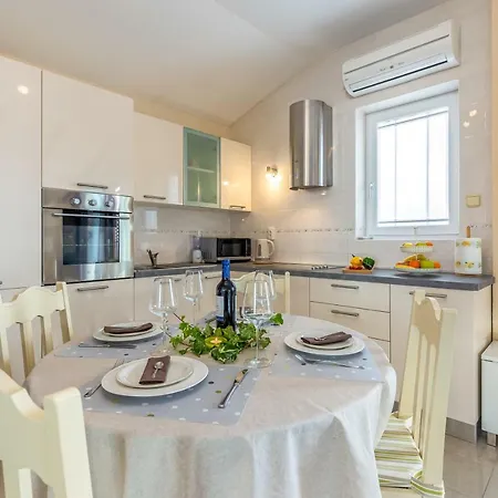 Korina كوسترينا